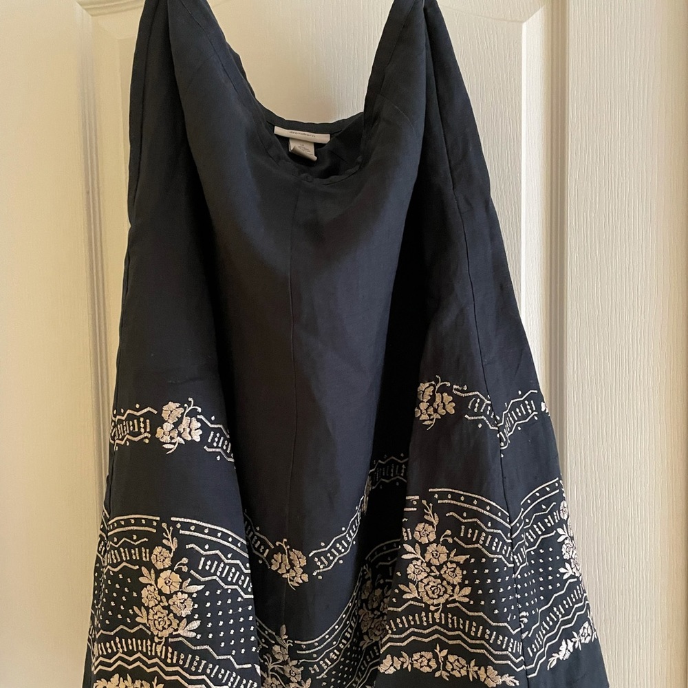 Navy Dress Barn Skirt w Embroidered Detail Size 14